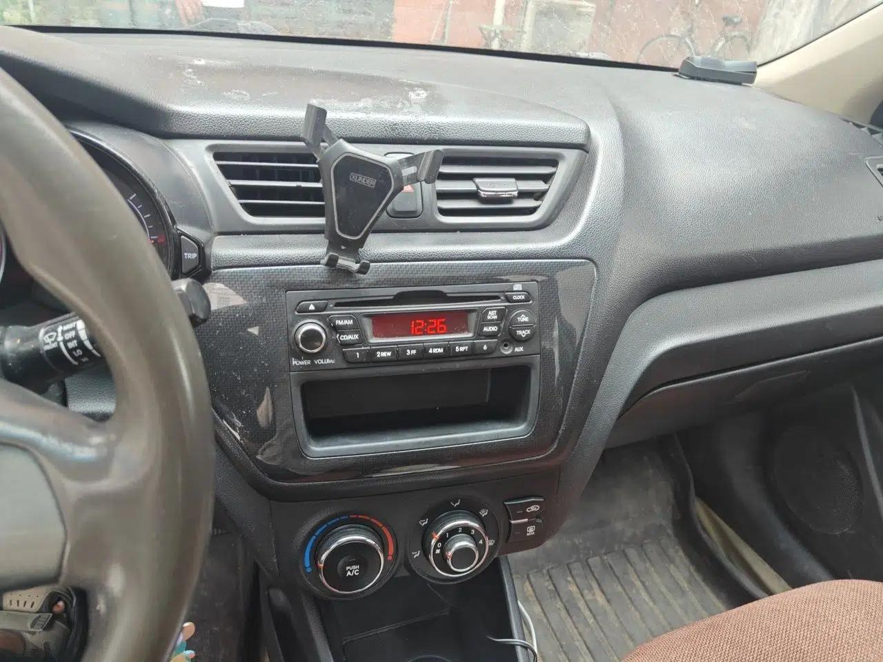 Kia K2 2012 Hatchback 1.4L Automatic Cool Edition — миниатюра 13