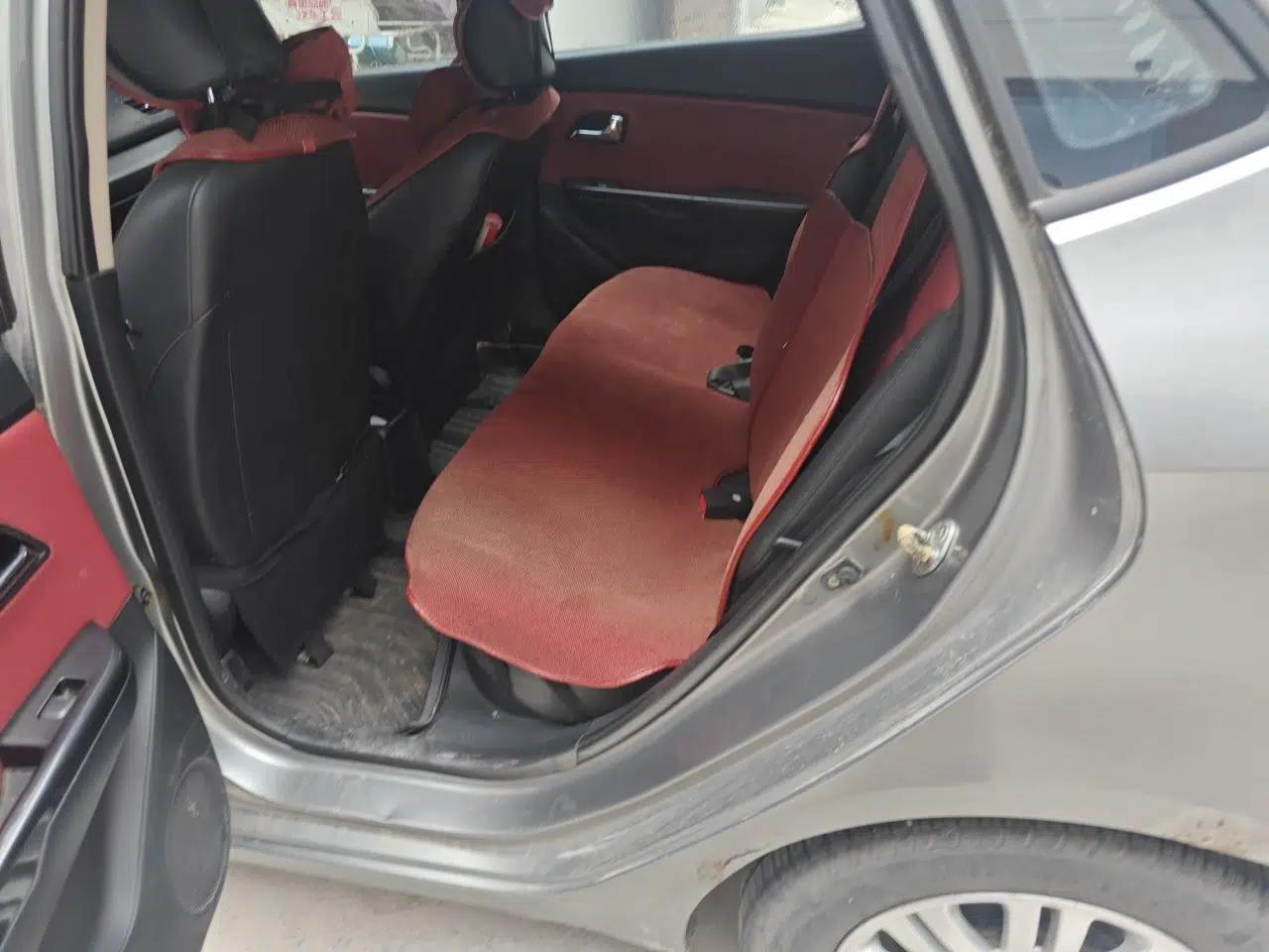 Kia K2 2012 Hatchback 1.4L Automatic Cool Edition — миниатюра 17