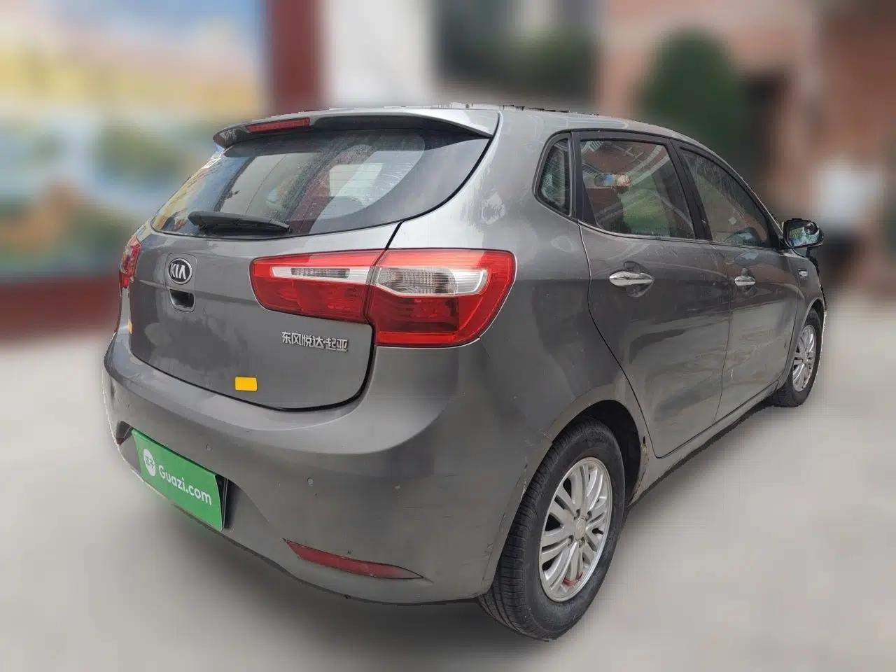 Kia K2 2012 Hatchback 1.4L Automatic Cool Edition — миниатюра 6