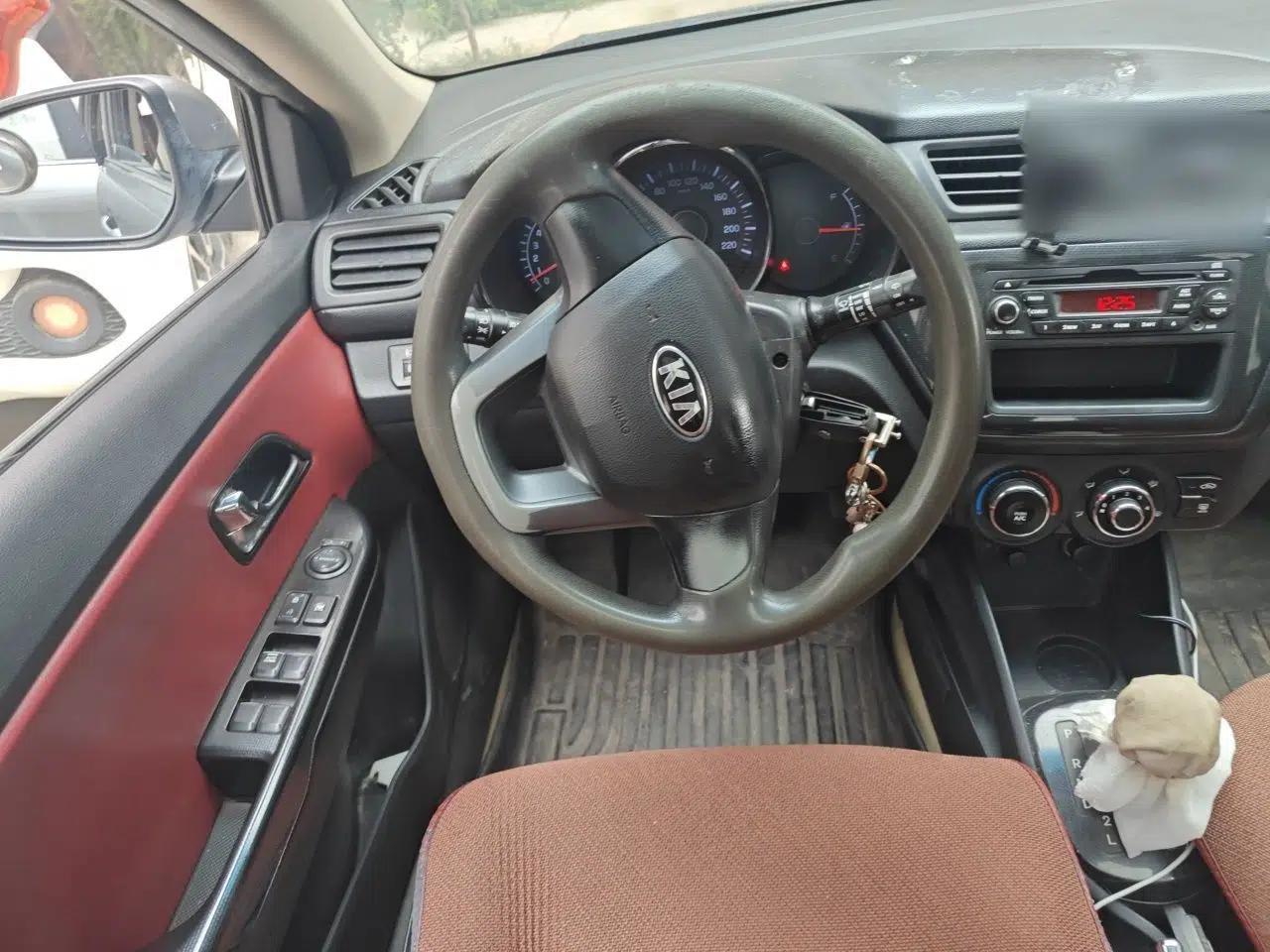Kia K2 2012 Hatchback 1.4L Automatic Cool Edition — миниатюра 10