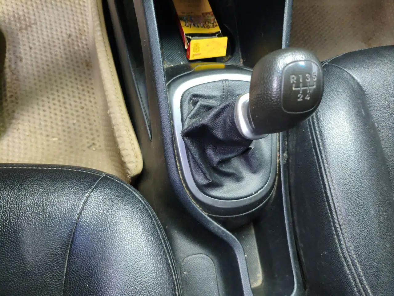 Kia K2 2015 Sedan 1.4L MT GLS — миниатюра 11