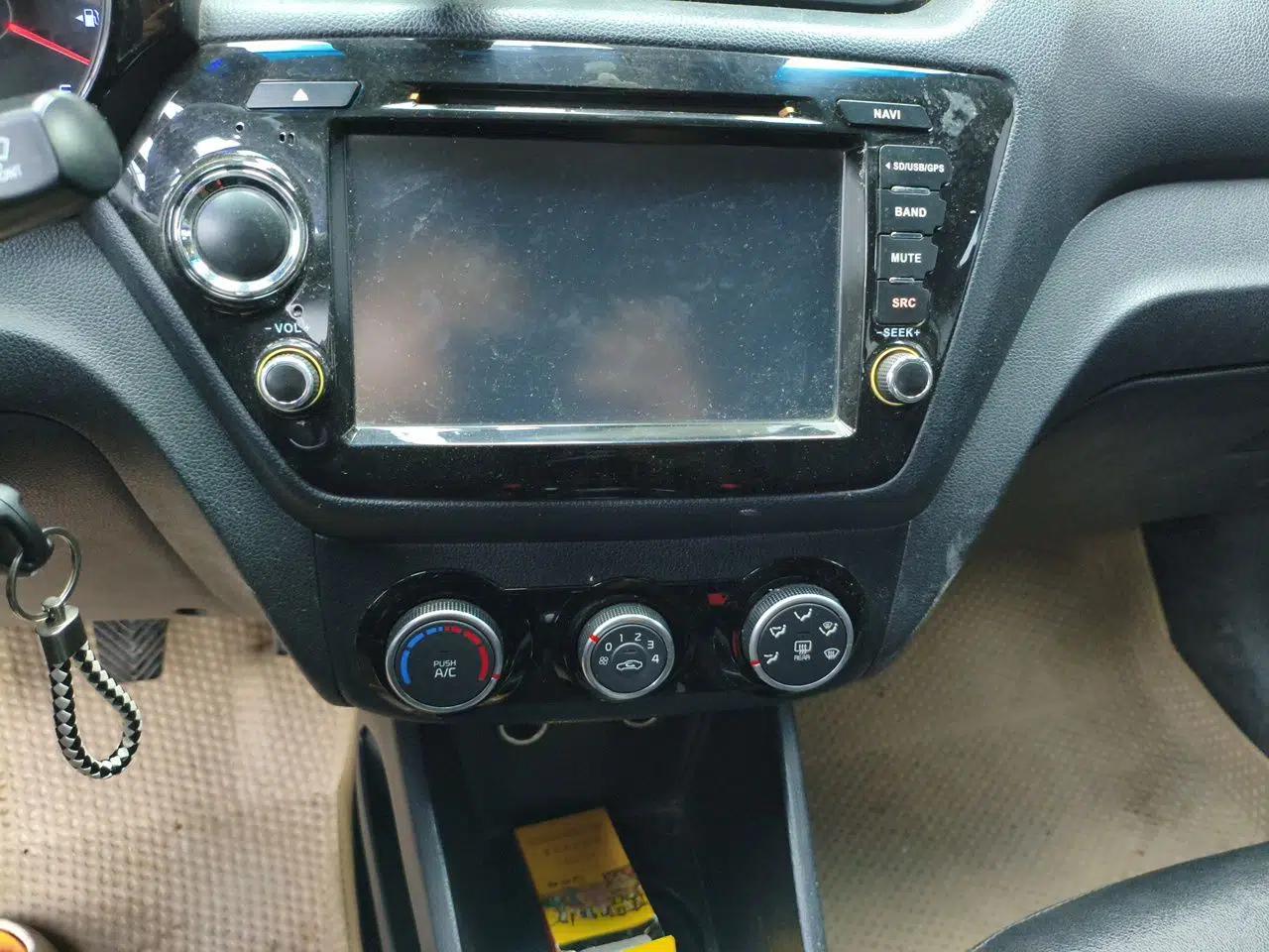Kia K2 2015 Sedan 1.4L MT GLS — миниатюра 10
