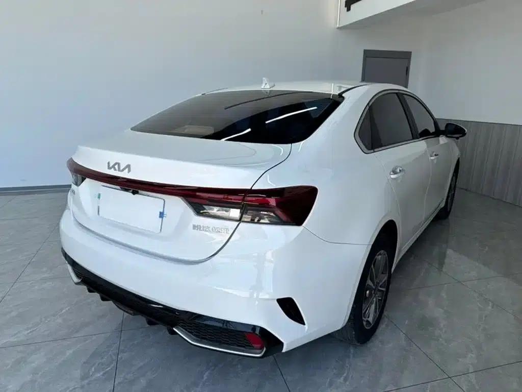 Kia K3 2023 1.5L CVT Luxury Edition — миниатюра 4