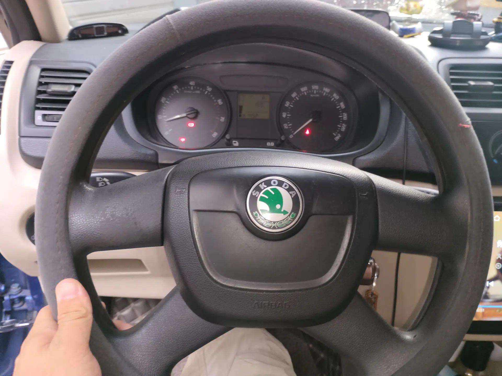 Skoda Fabia 2012 1.4L Automatic Crystal Edition — миниатюра 11