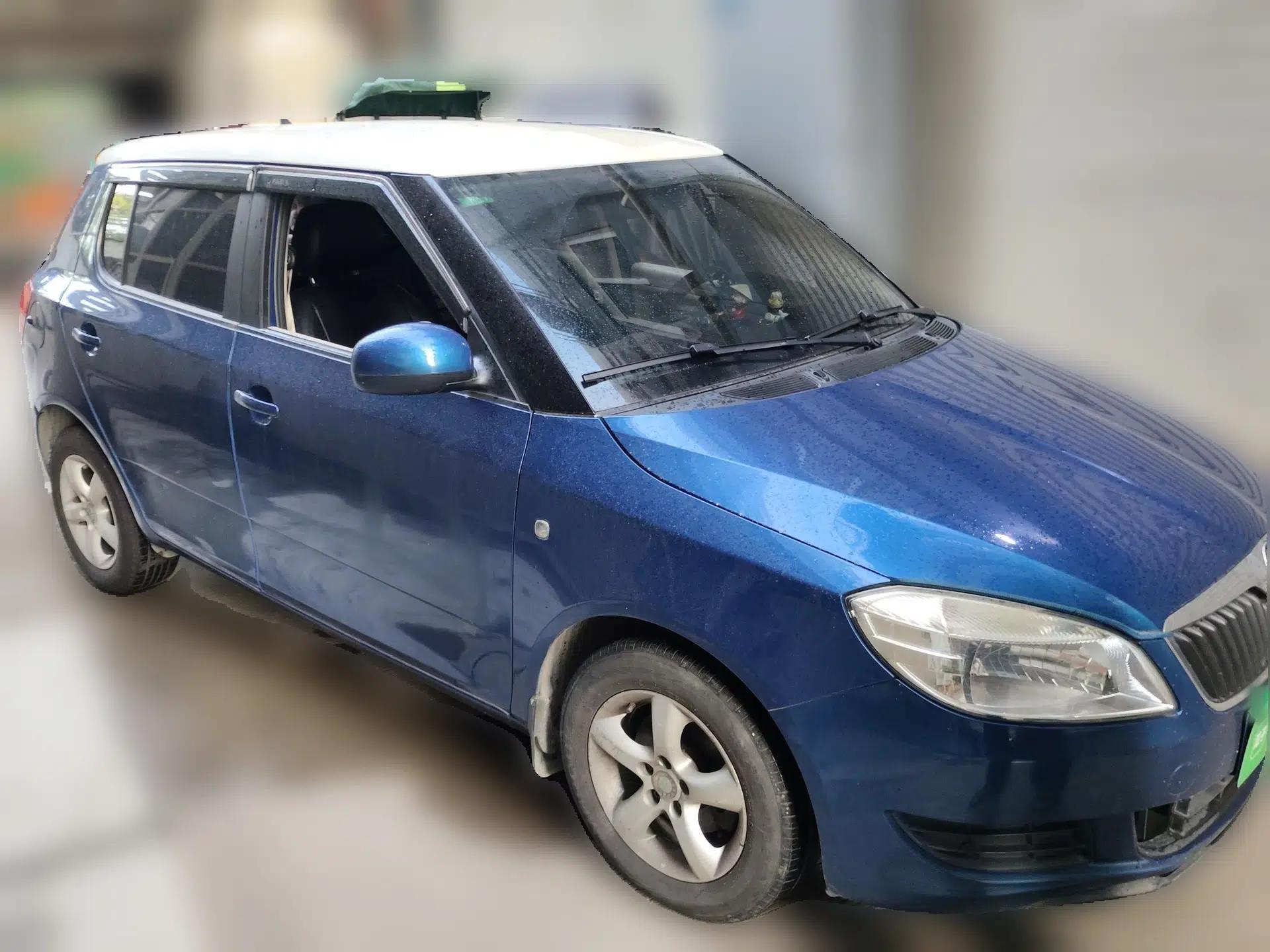 Skoda Fabia 2012 1.4L Automatic Crystal Edition — миниатюра 3