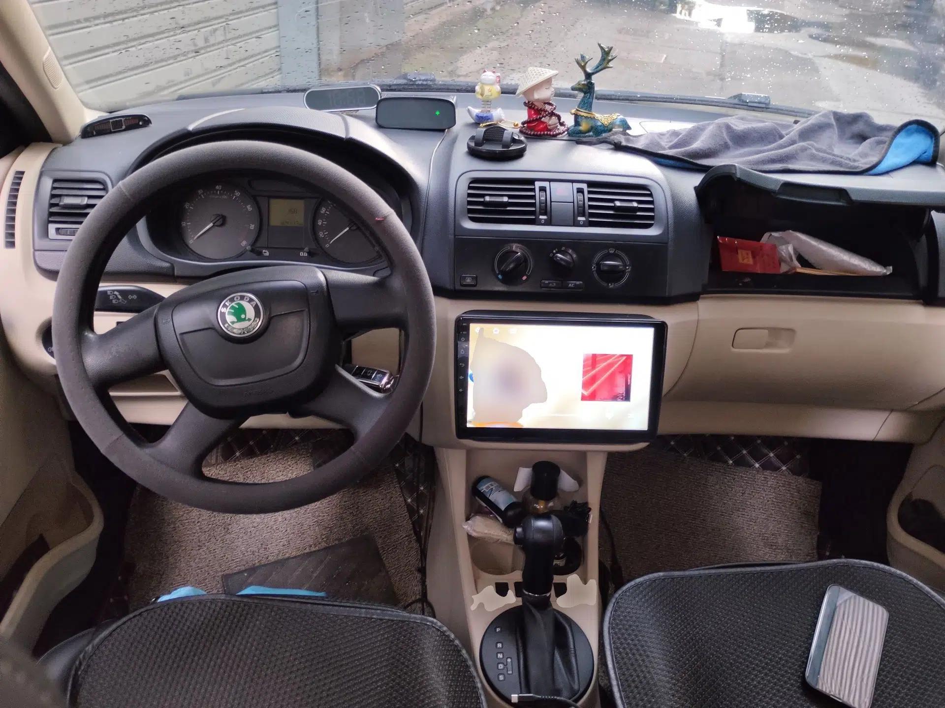 Skoda Fabia 2012 1.4L Automatic Crystal Edition — миниатюра 9