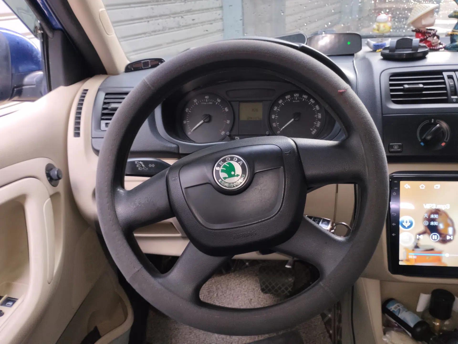 Skoda Fabia 2012 1.4L Automatic Crystal Edition — миниатюра 10