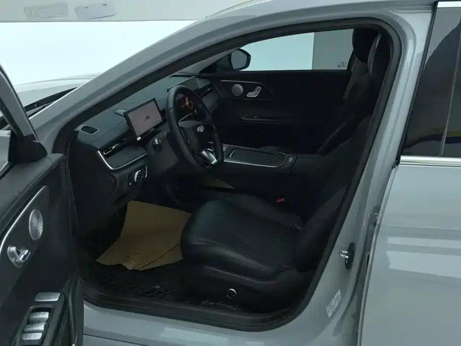 Fengyun A8L 2025 1.5TGDI Comfort Model (145km/h) — миниатюра 9