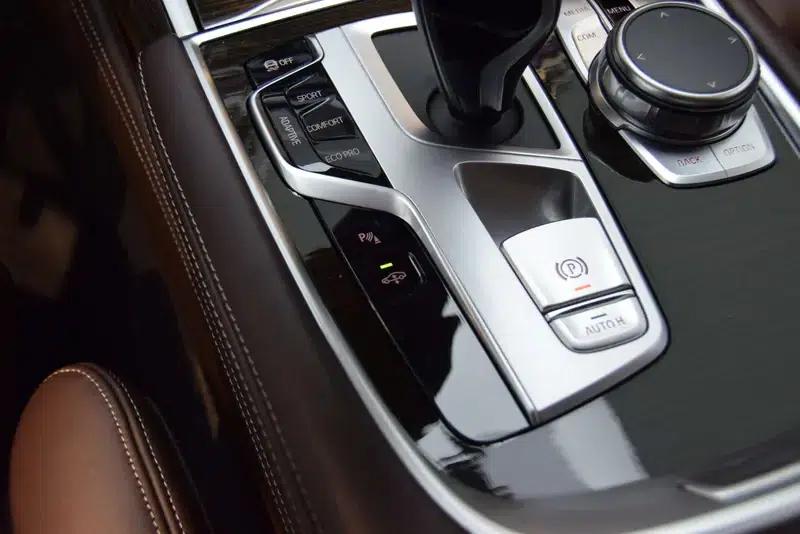 2021 BMW 7 Series 730Li Luxury Package — миниатюра 23