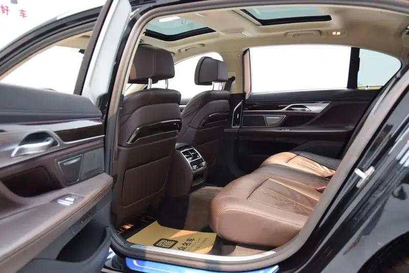 2021 BMW 7 Series 730Li Luxury Package — миниатюра 26