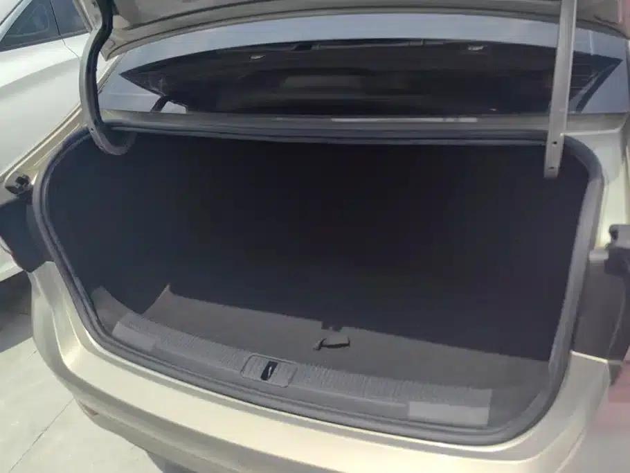 Roewe i5 2020 1.5L Automatic 4G Connected Leading Flagship Edition — миниатюра 4