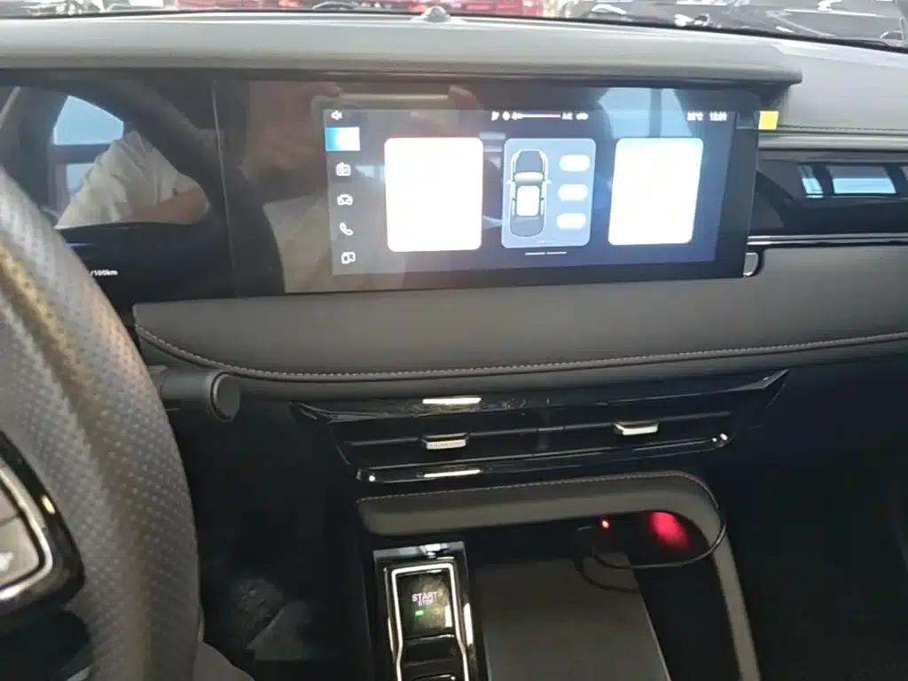 Roewe i5 2023 1.5L CVT Luxury Edition — миниатюра 13