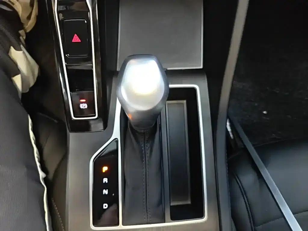Roewe i5 2023 1.5L CVT Luxury Edition — миниатюра 14