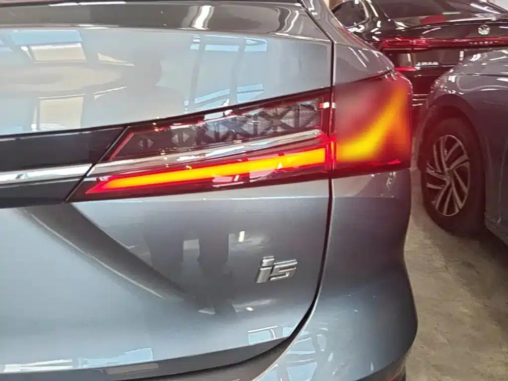 Roewe i5 2023 1.5L CVT Luxury Edition — миниатюра 8