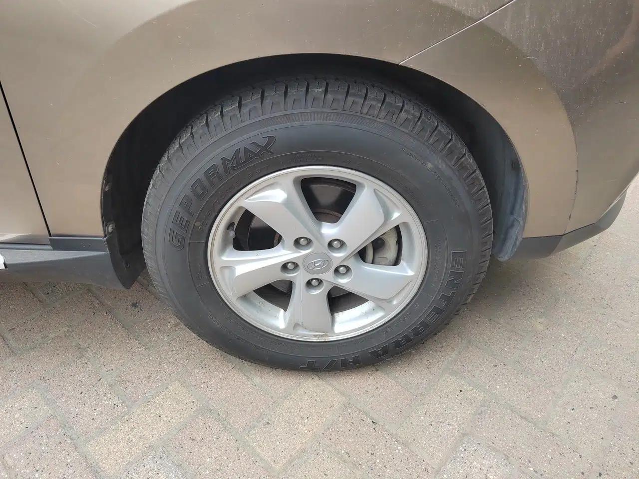 Hyundai ix35 2012 2.0L Manual Two-Wheel Drive New Edition GL — миниатюра 8