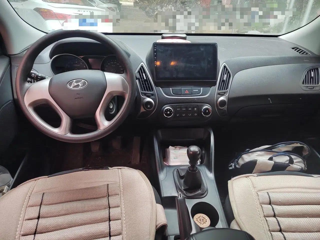 Hyundai ix35 2012 2.0L Manual Two-Wheel Drive New Edition GL — миниатюра 9