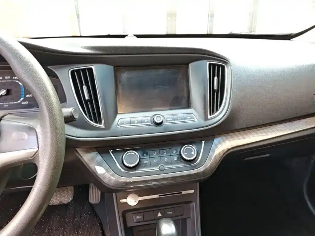 Roewe 360 2017 1.5L Automatic Deluxe Edition — миниатюра 13