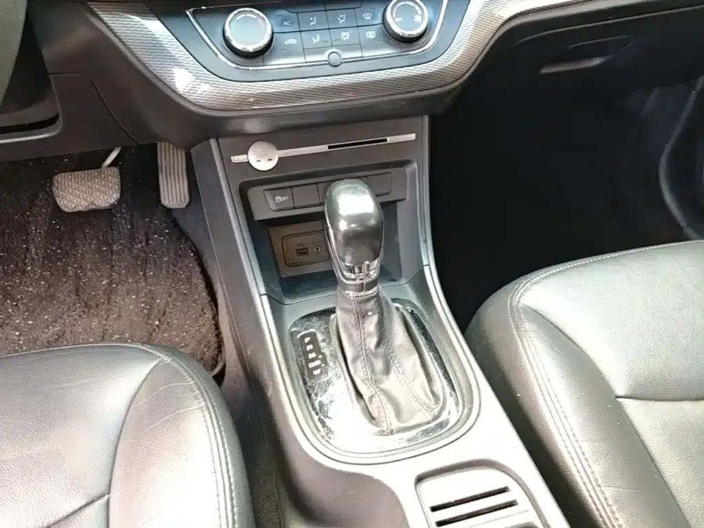Roewe 360 2017 1.5L Automatic Deluxe Edition — миниатюра 14