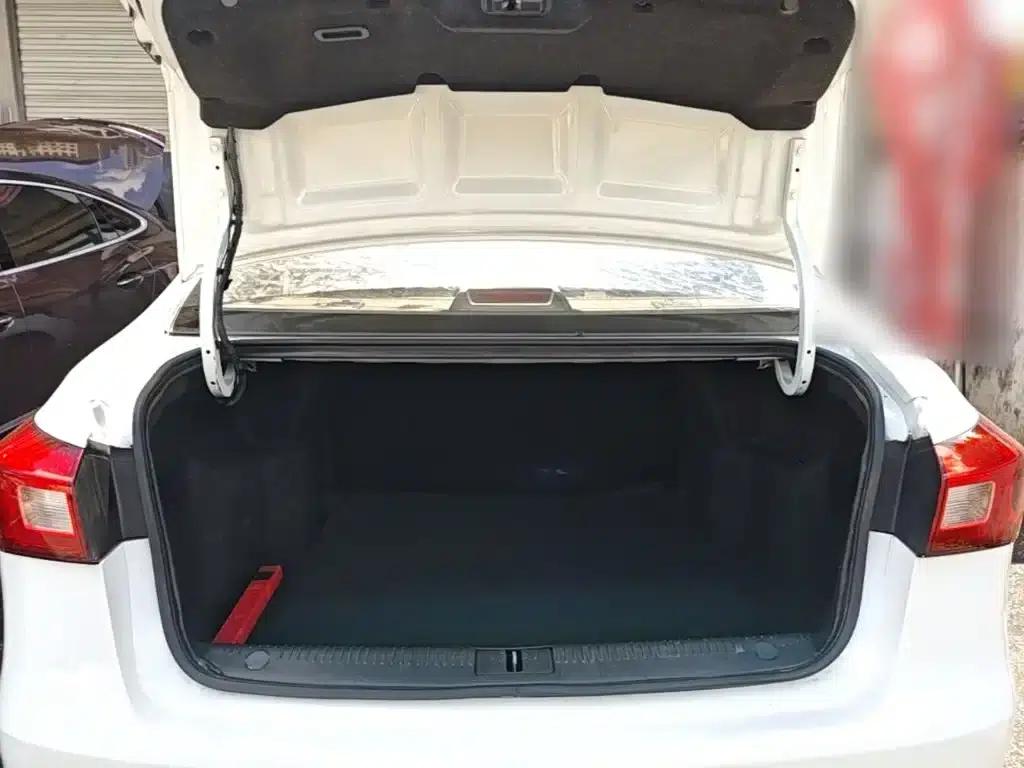 Roewe 360 2017 1.5L Automatic Deluxe Edition — миниатюра 19