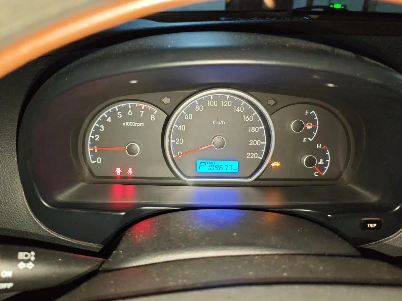 Hyundai Celesta 2011 1.6L Automatic Comfort Edition — миниатюра 11
