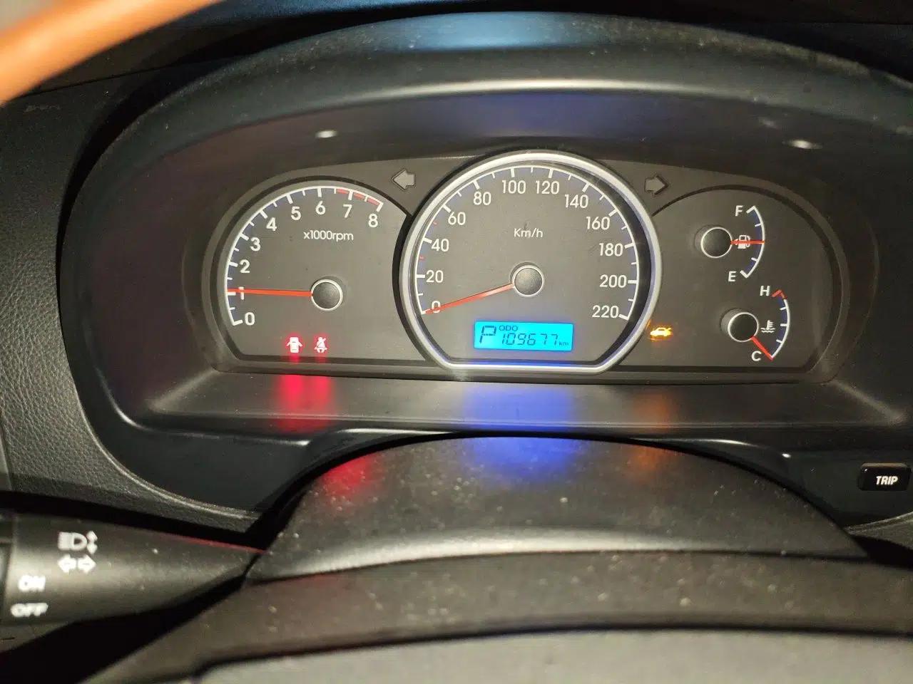 Hyundai Celesta 2011 1.6L Automatic Comfort Edition — миниатюра 12