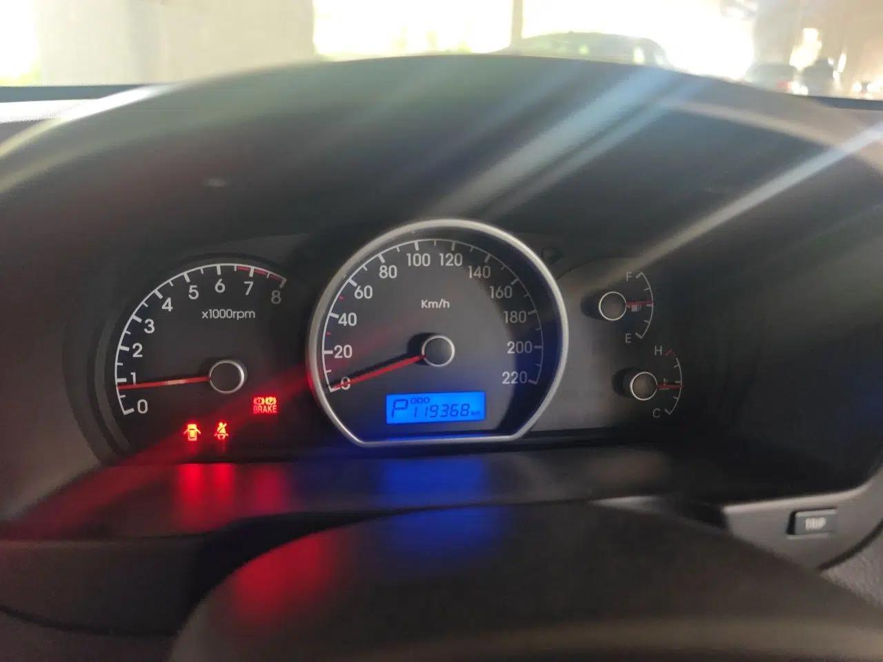 Hyundai Celesta 2011 1.6L Automatic Comfort Edition — миниатюра 11