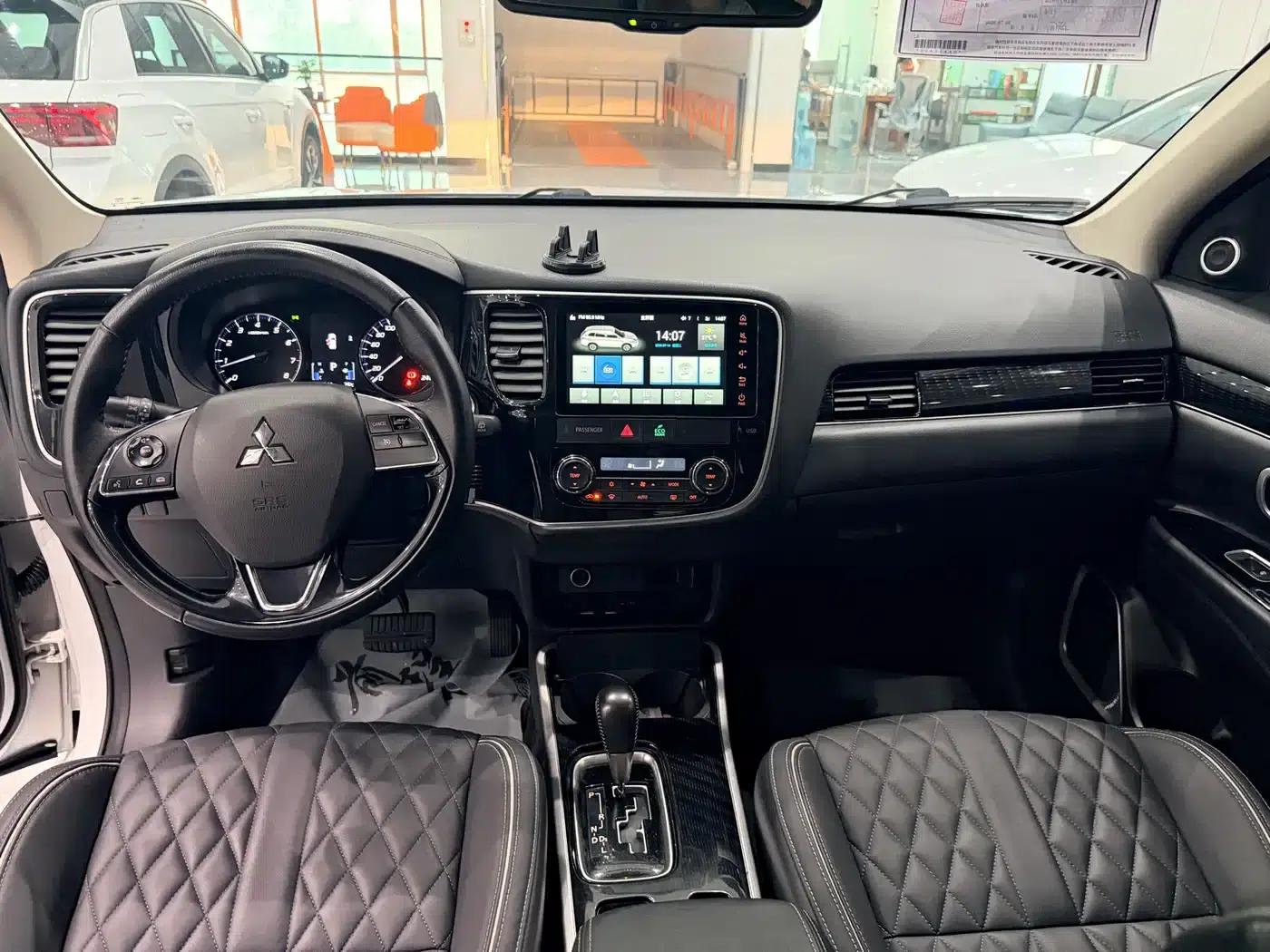 Outlander 2021 2.0L 2WD Enjoy Edition 5-seater — миниатюра 12