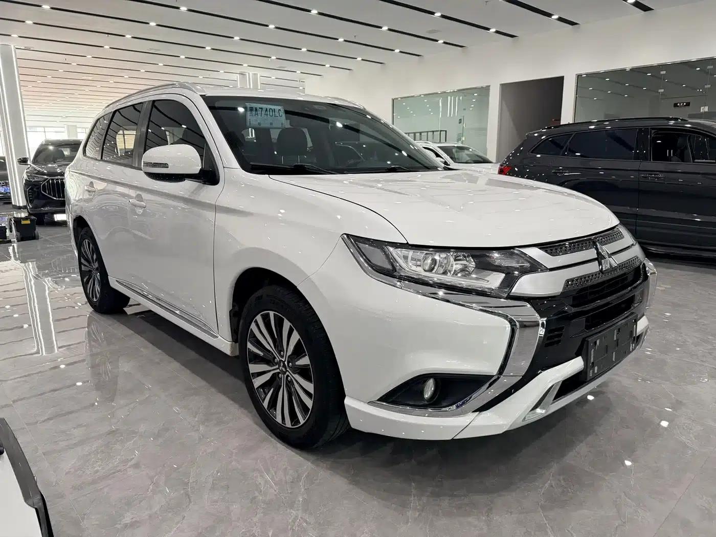 Outlander 2021 2.0L 2WD Enjoy Edition 5-seater — миниатюра 3