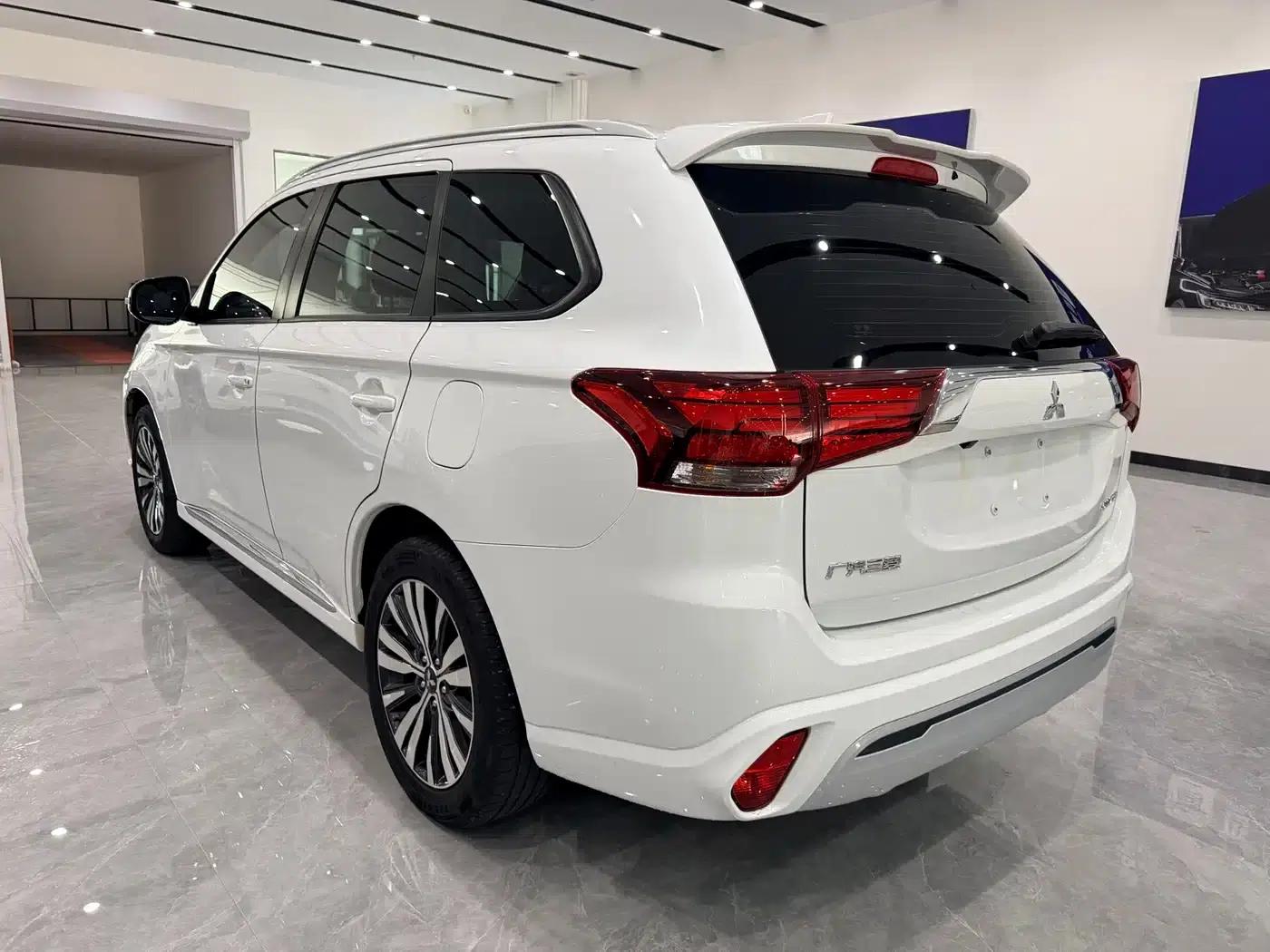 Outlander 2021 2.0L 2WD Enjoy Edition 5-seater — миниатюра 4