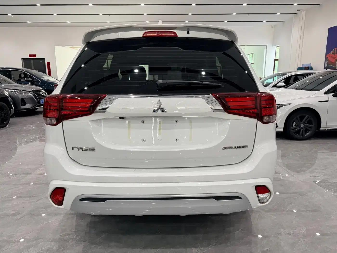 Outlander 2021 2.0L 2WD Enjoy Edition 5-seater — миниатюра 5