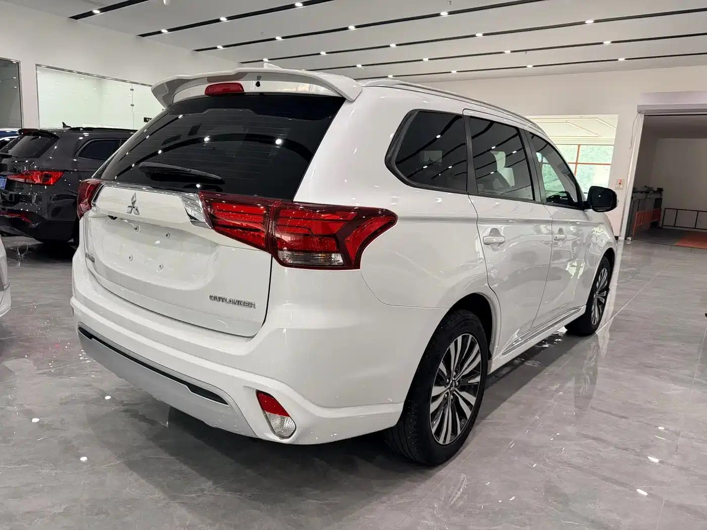 Outlander 2021 2.0L 2WD Enjoy Edition 5-seater — миниатюра 6