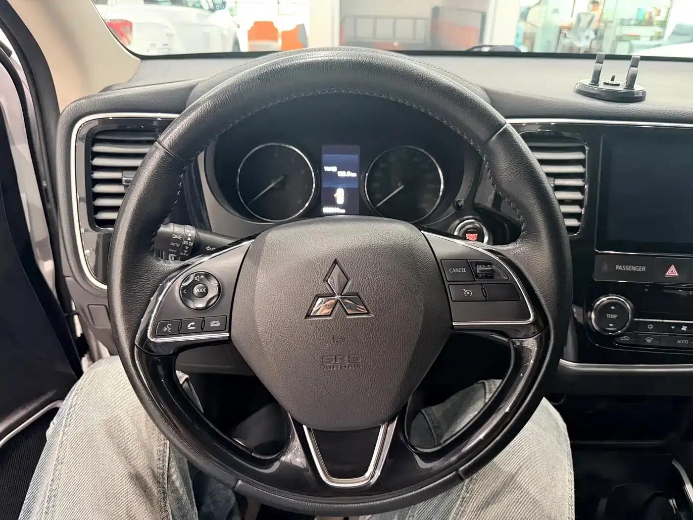 Outlander 2021 2.0L 2WD Enjoy Edition 5-seater — миниатюра 10
