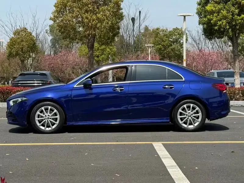 Mercedes-Benz A-Class 2020 A 200 L Sport Sedan — миниатюра 4