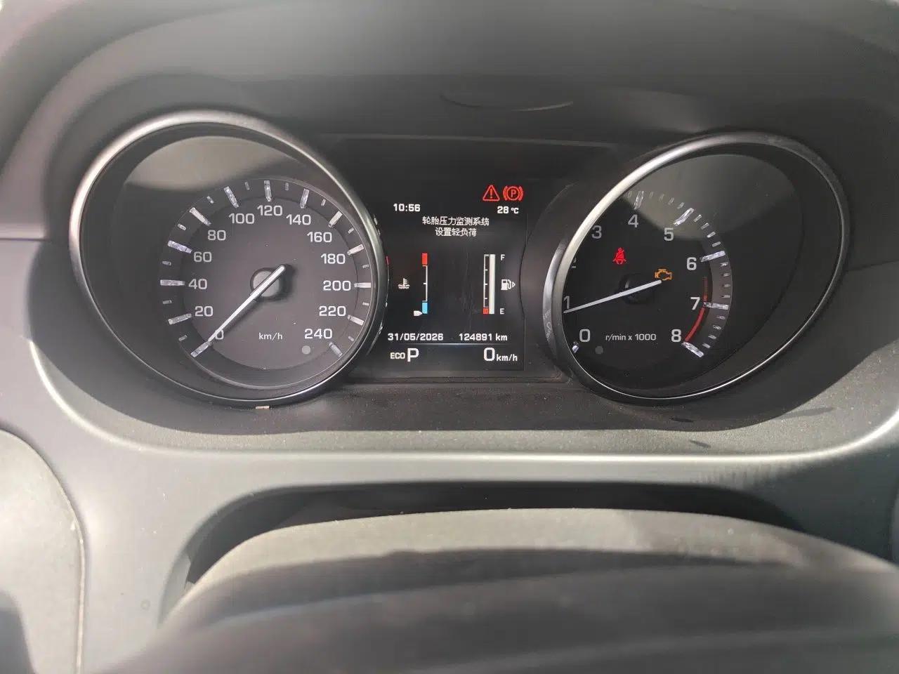 Land Rover Discovery Sport 2016 2.0T HSE — миниатюра 11