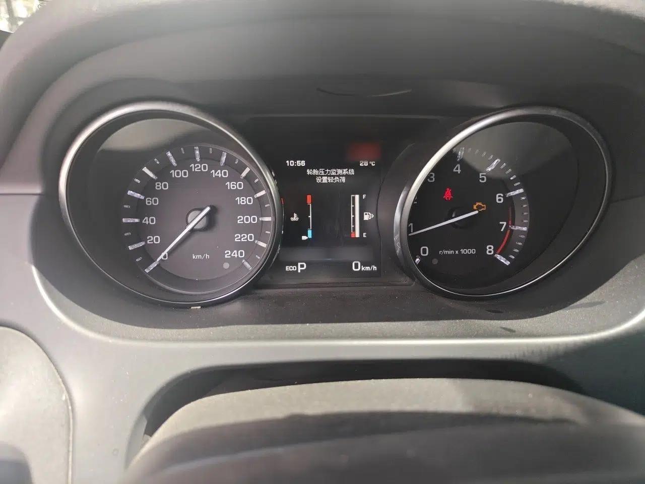 Land Rover Discovery Sport 2016 2.0T HSE — миниатюра 10