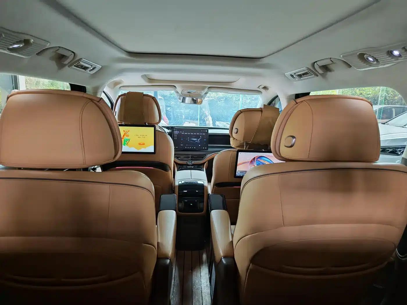 Denza D9 2022 DM-i 970 AWD Flagship Edition — миниатюра 14