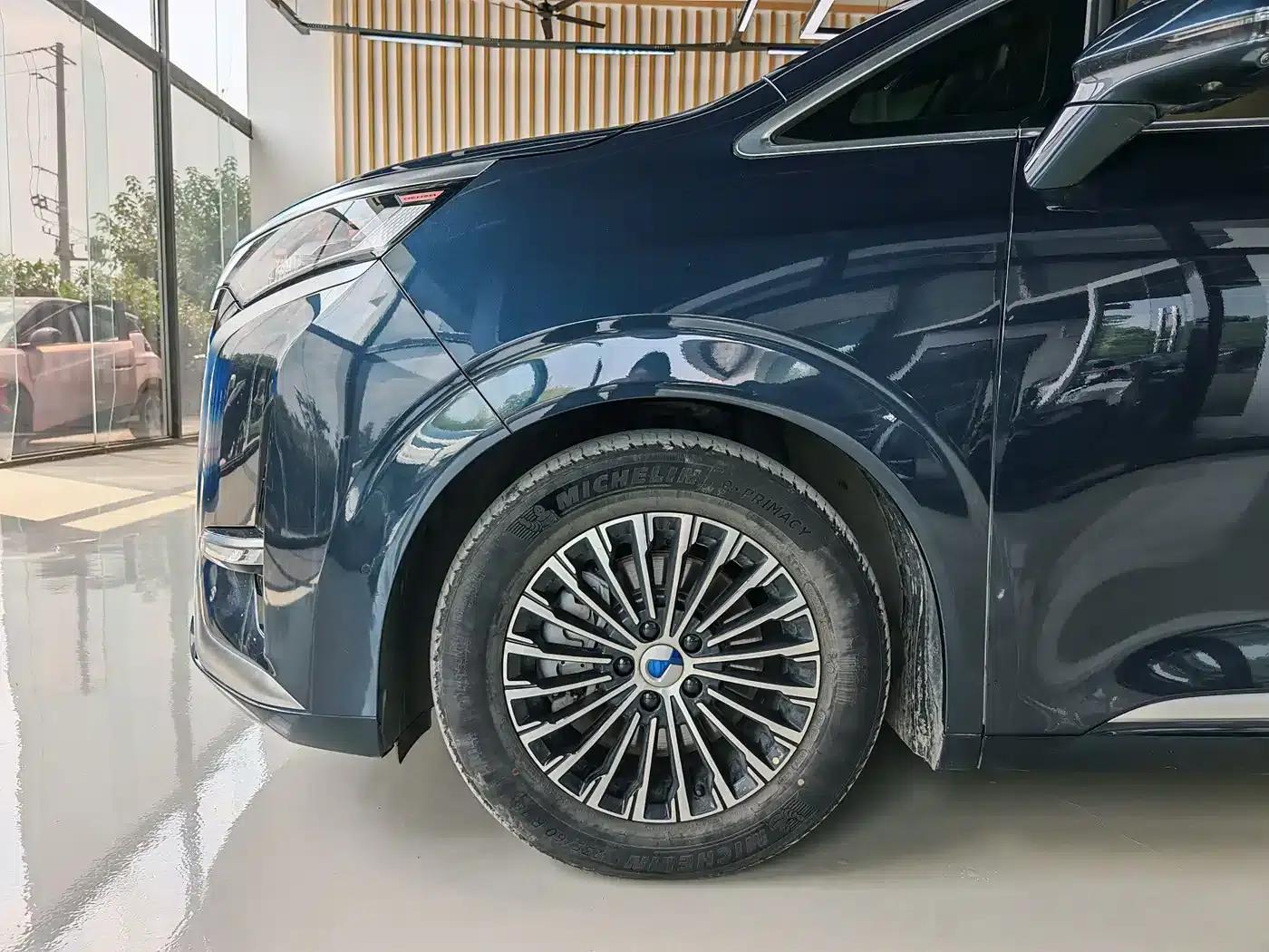 Denza D9 2022 DM-i 970 AWD Flagship Edition — миниатюра 3