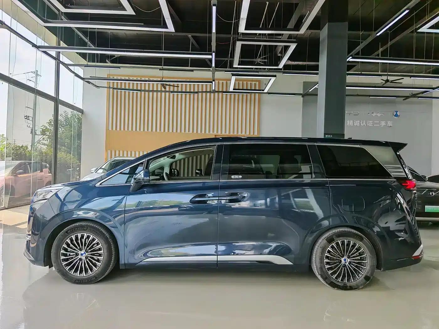 Denza D9 2022 DM-i 970 AWD Flagship Edition — миниатюра 4