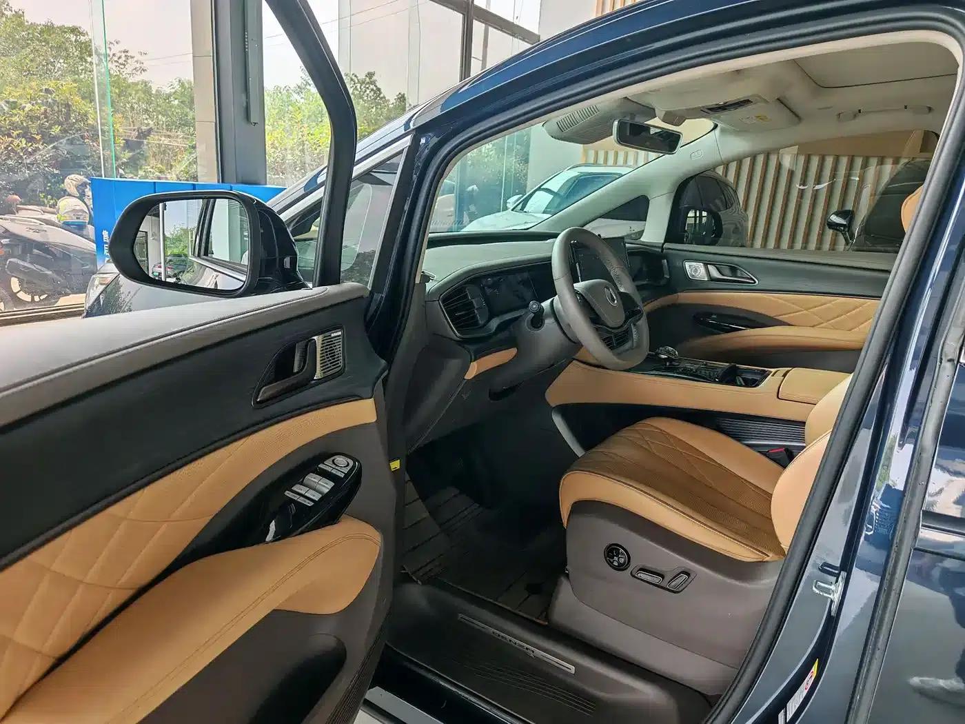Denza D9 2022 DM-i 970 AWD Flagship Edition — миниатюра 5