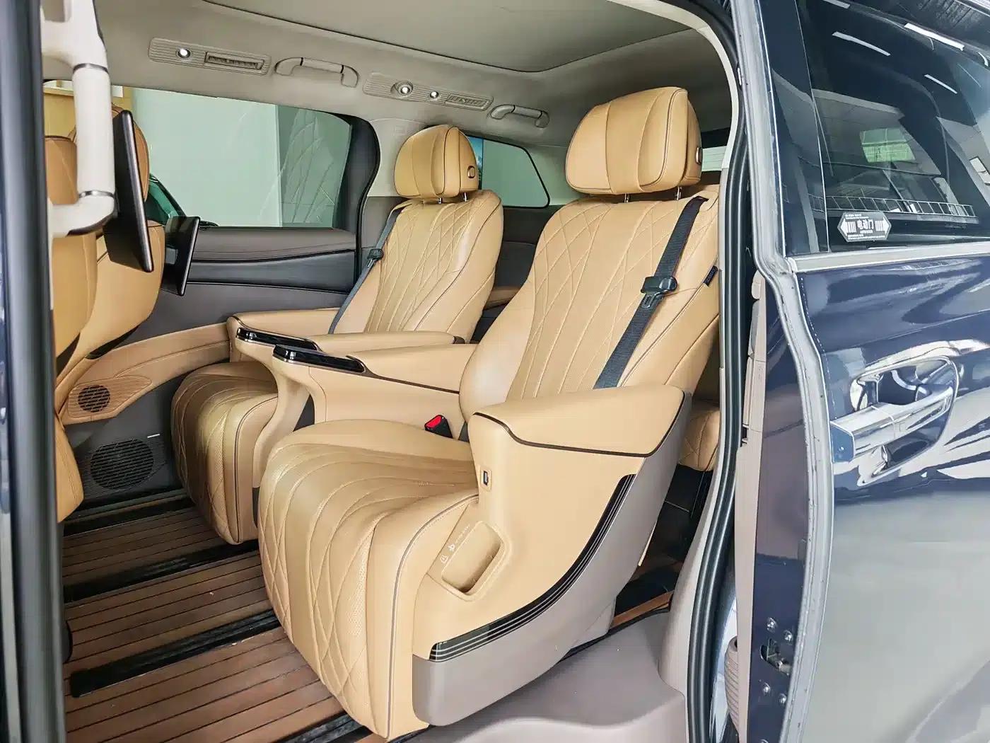Denza D9 2022 DM-i 970 AWD Flagship Edition — миниатюра 7