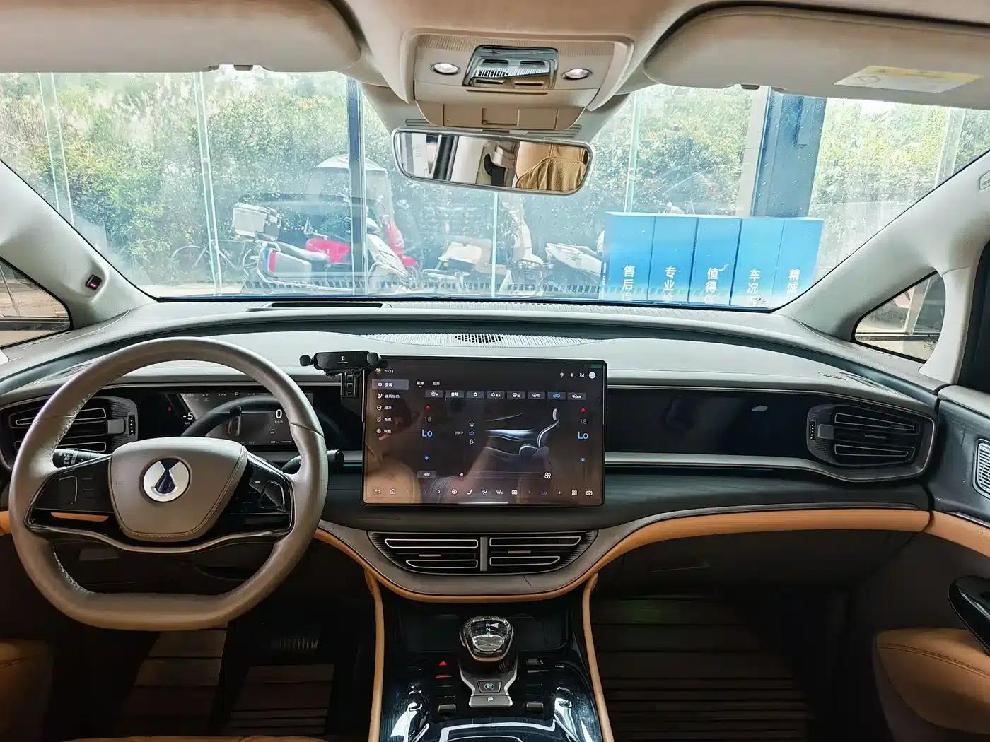 Denza D9 2022 DM-i 970 AWD Flagship Edition — миниатюра 8