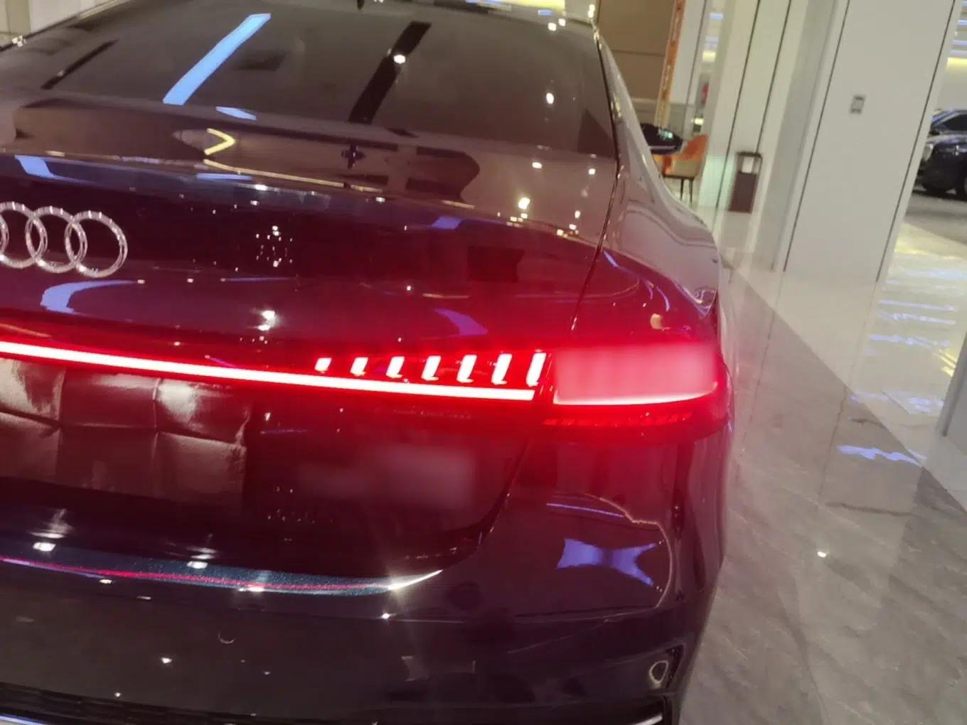Audi A7L 2024 45TFSI S-line Dream-Building Edition Flow Crystal Package — миниатюра 9