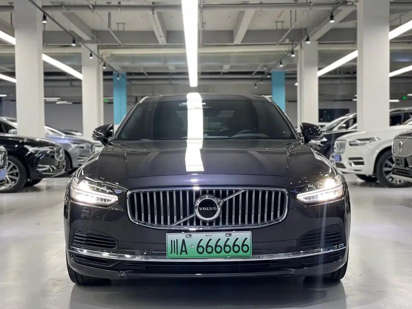 2022 Volvo S90 Plug-in Hybrid T8 E-Drive Hybrid Smart Luxury Edition — миниатюра 2