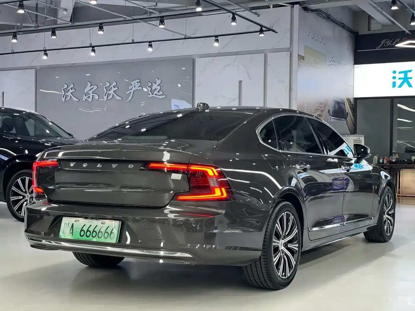 2022 Volvo S90 Plug-in Hybrid T8 E-Drive Hybrid Smart Luxury Edition — миниатюра 12