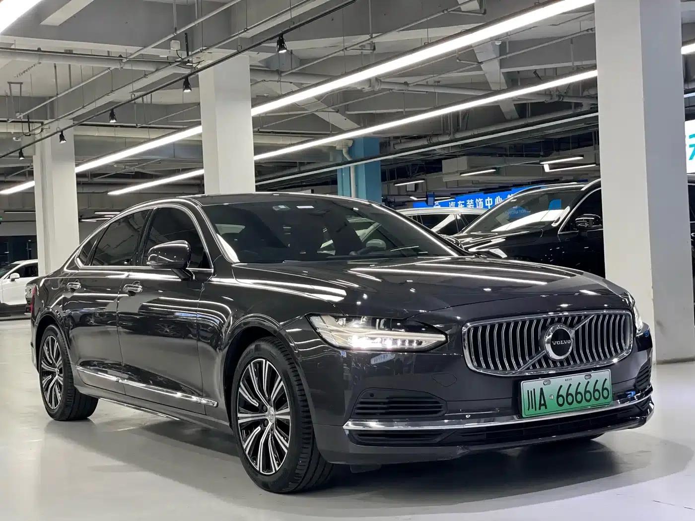 2022 Volvo S90 Plug-in Hybrid T8 E-Drive Hybrid Smart Luxury Edition — миниатюра 3
