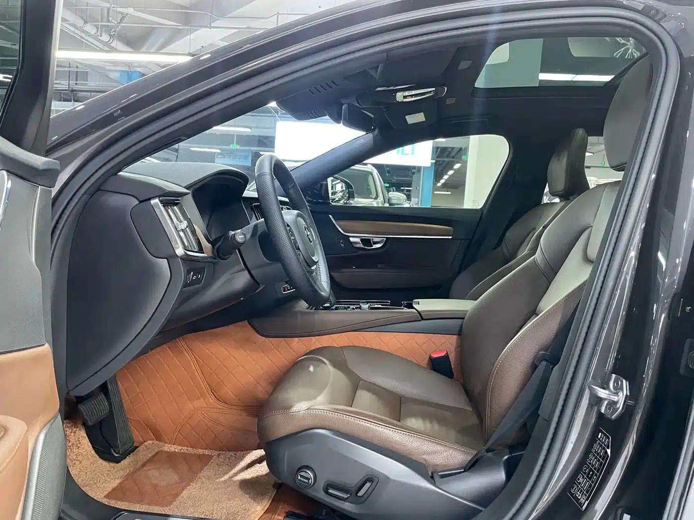 2022 Volvo S90 Plug-in Hybrid T8 E-Drive Hybrid Smart Luxury Edition — миниатюра 4