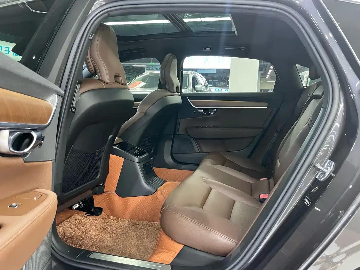 2022 Volvo S90 Plug-in Hybrid T8 E-Drive Hybrid Smart Luxury Edition — миниатюра 6