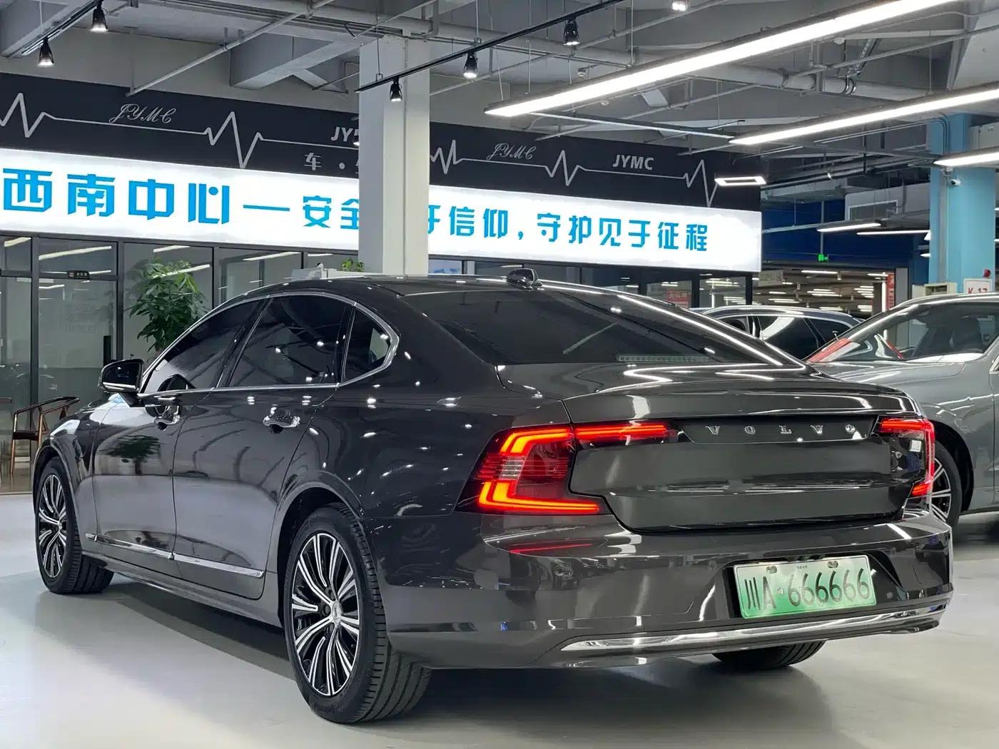 2022 Volvo S90 Plug-in Hybrid T8 E-Drive Hybrid Smart Luxury Edition — миниатюра 10
