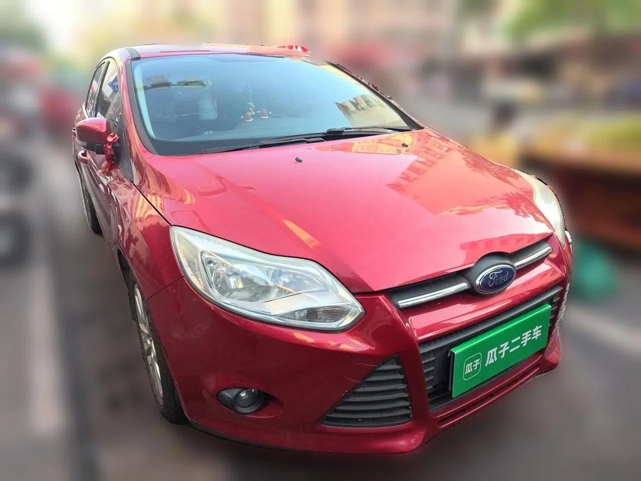 Ford Focus 2012 Hatchback 1.6L Automatic Comfort Model — миниатюра 3