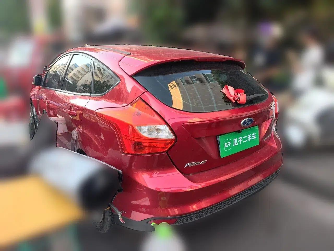Ford Focus 2012 Hatchback 1.6L Automatic Comfort Model — миниатюра 4